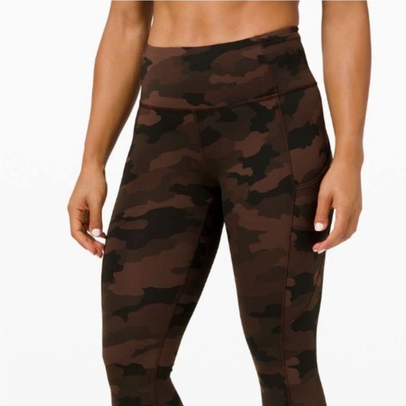 ***SOLD****** Lululemon FAST AND FREE TIGHT 25” Size 4 - Picture 2 of 7